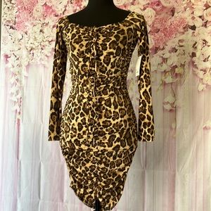 Women’s INTEMPO ruched off the shoulder body con leopard print dress Size S NWT